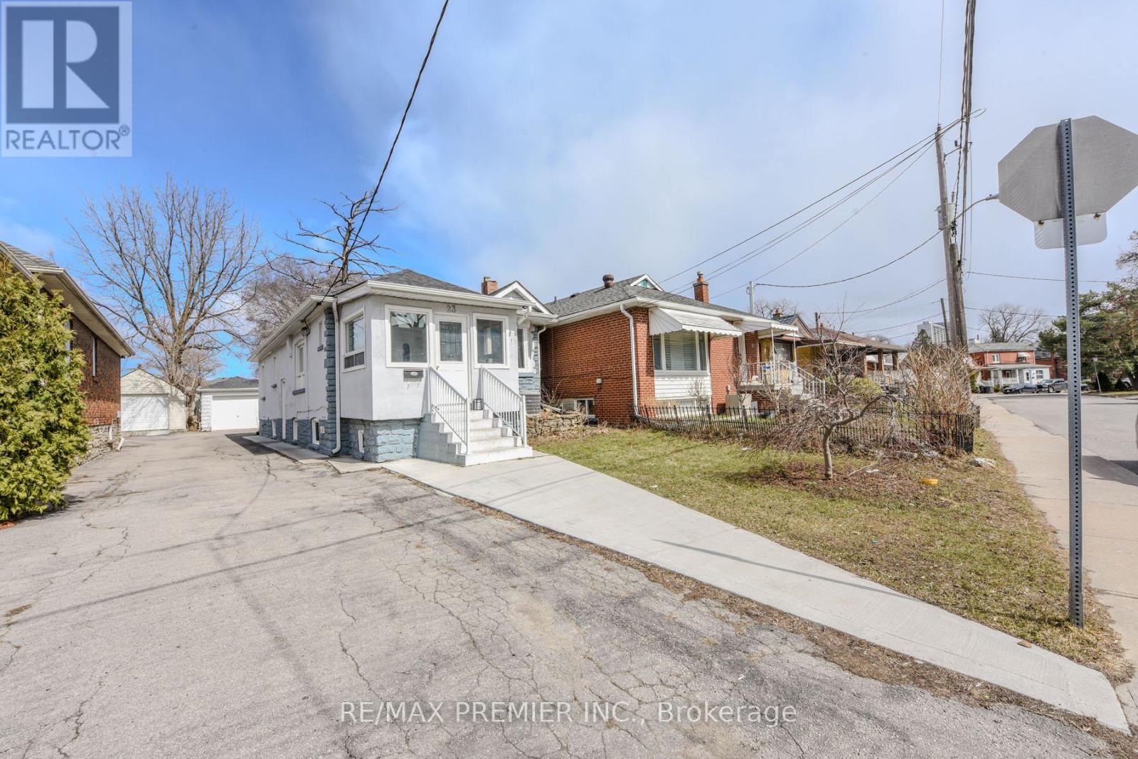 23 Rectory Rd, Toronto, ON M9N 1R1