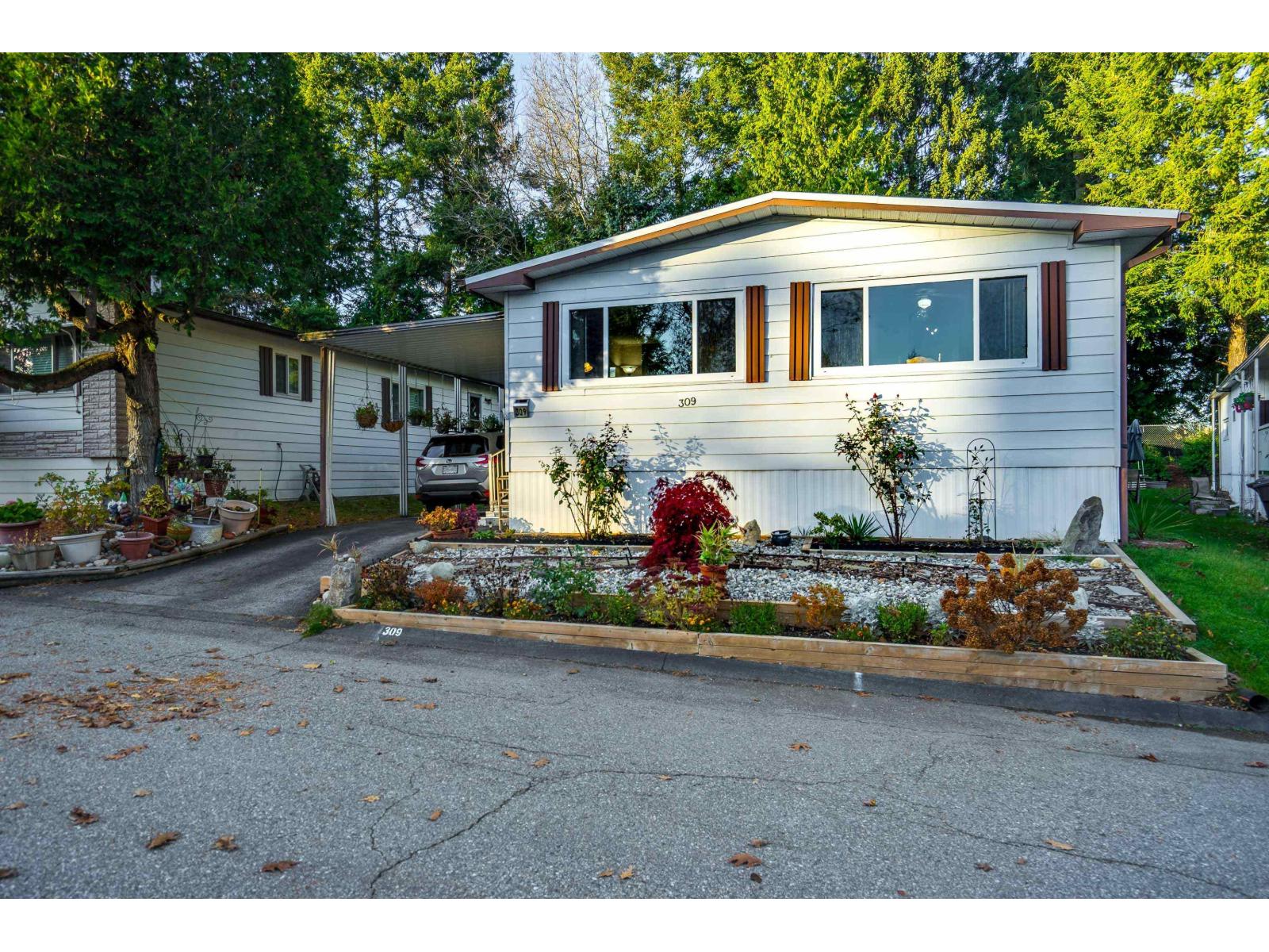 1840 160 Street Unit 309, Surrey, BC V4A 4X4