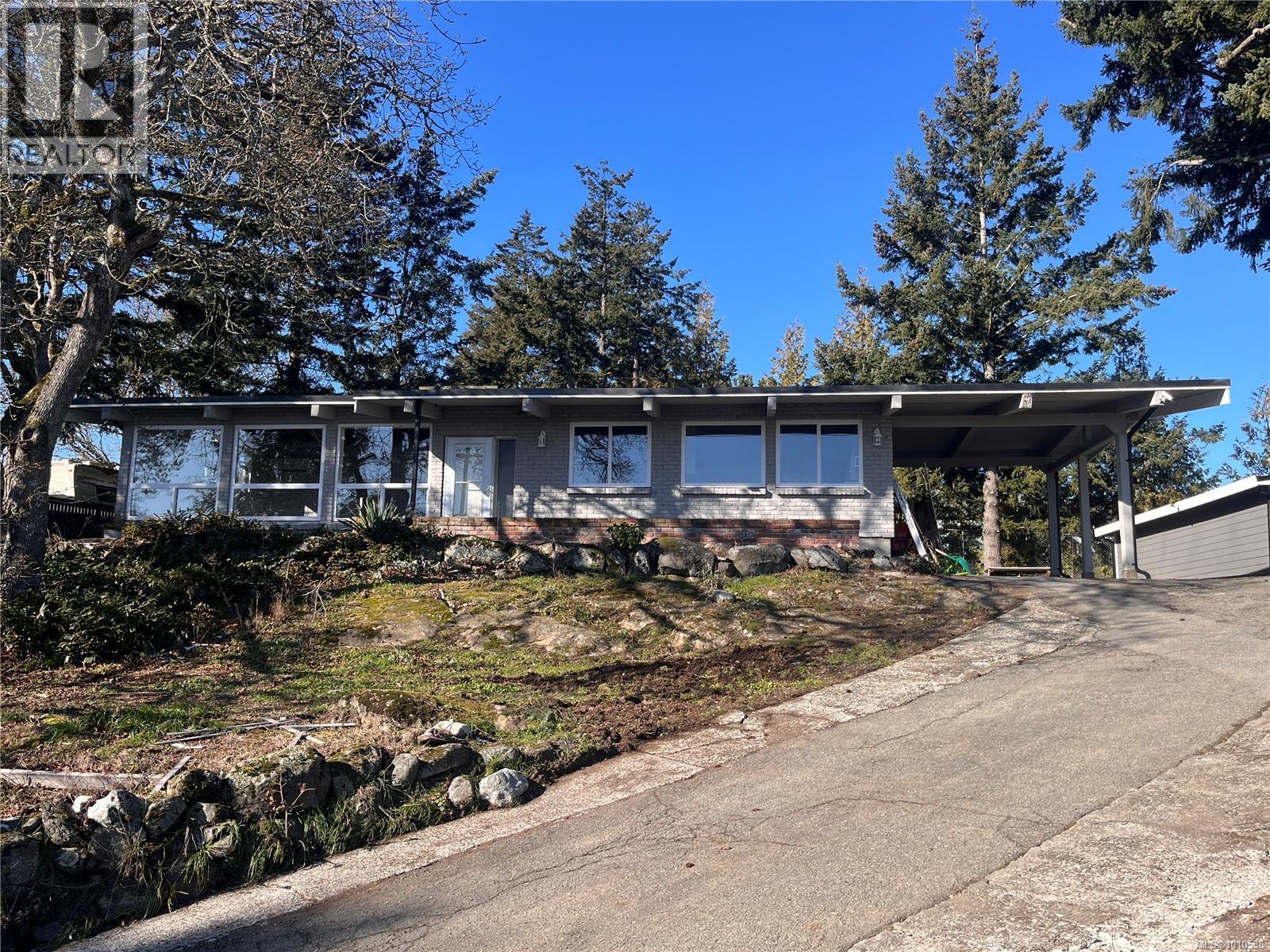 107 Island Hwy, Victoria, BC V9B 1P1
