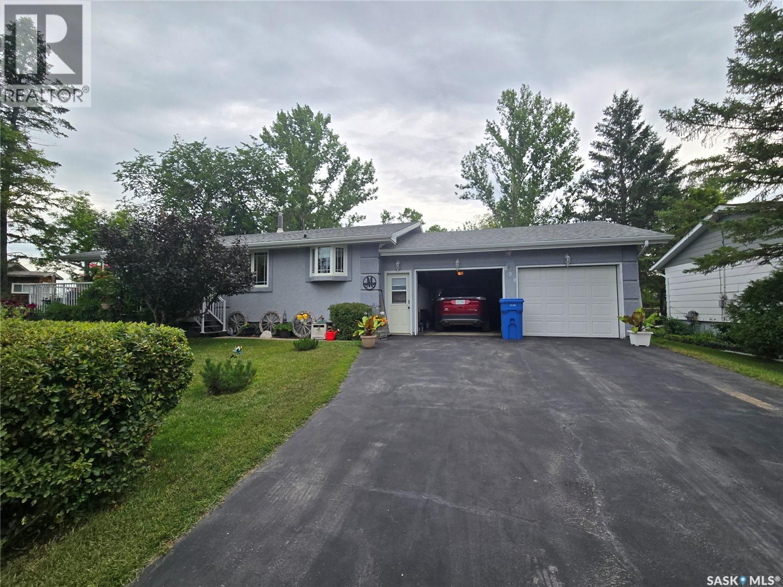808 Assiniboia Ave, Stoughton, SK S0G 4T0