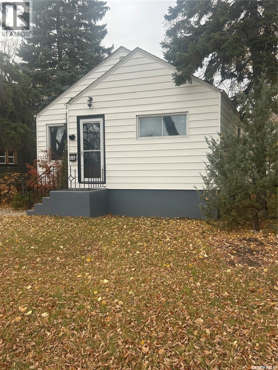 919 C Ave N, Saskatoon, SK S7L 1W7