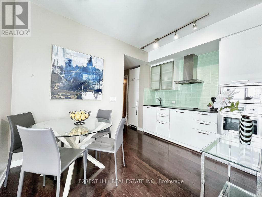 6005 14 York St, Toronto, ON M5J 0B1