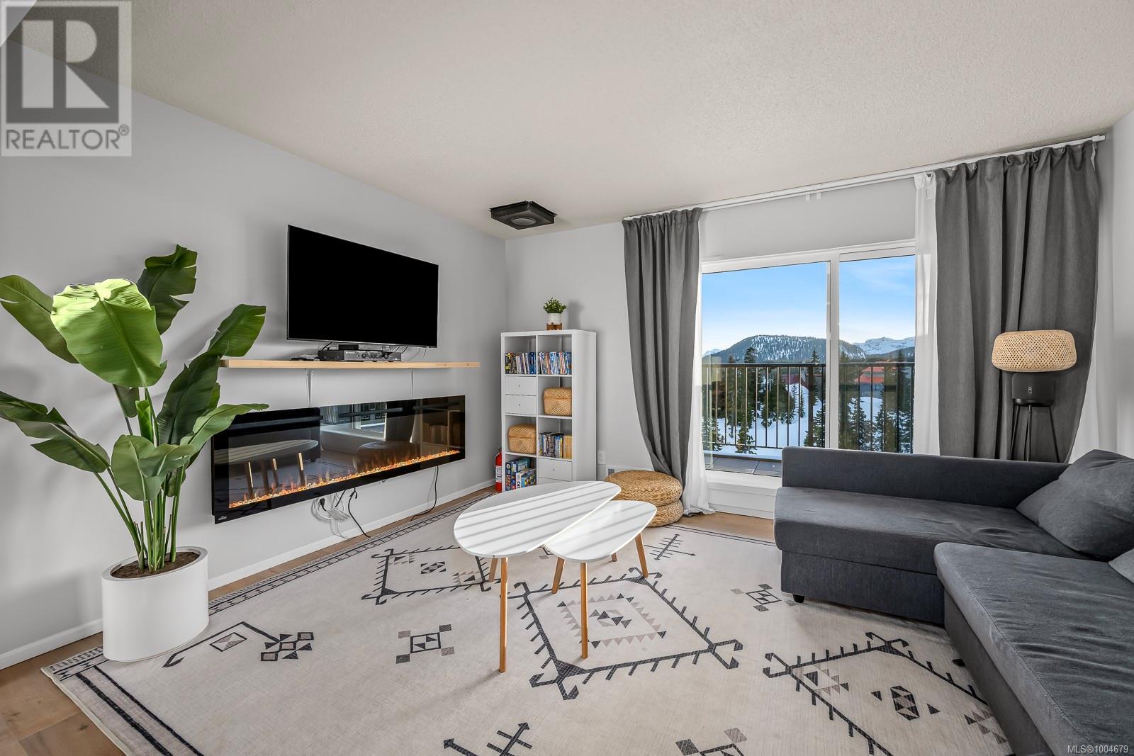 695 Castle Crag Cres Unit 303 Cres, Courtenay, BC V9J 1L0