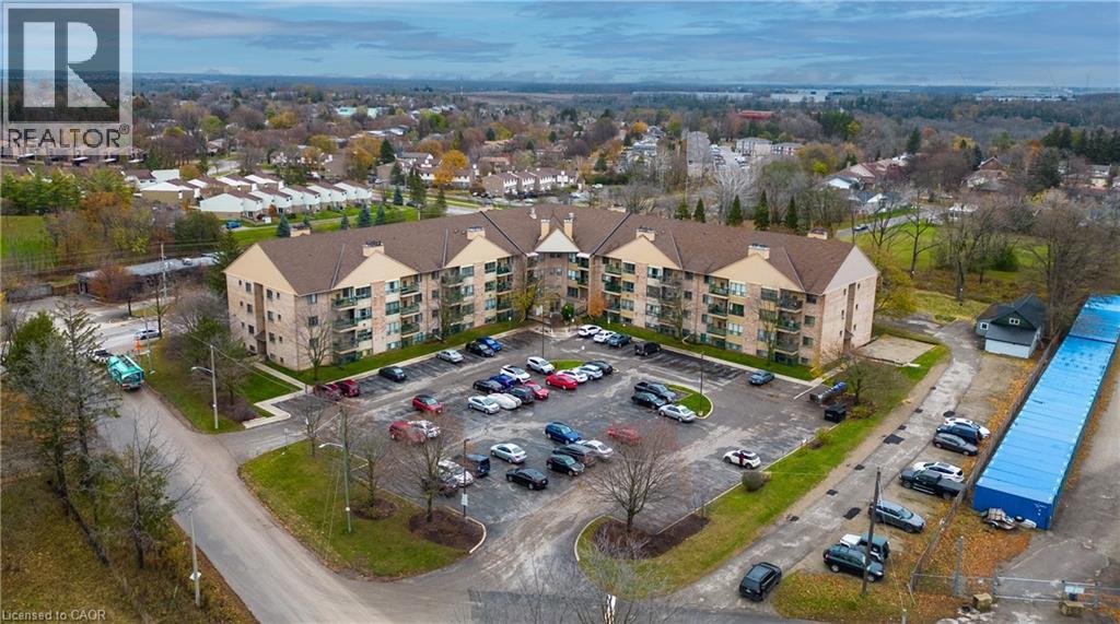 15 Hofstetter Avenue Unit 321, Kitchener, ON N2A 3Z7