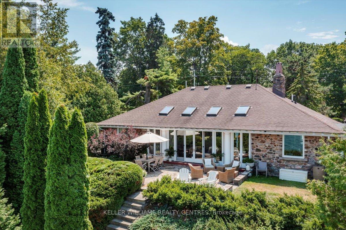 30 Hedge Rd, Georgina, ON L0E 1N0