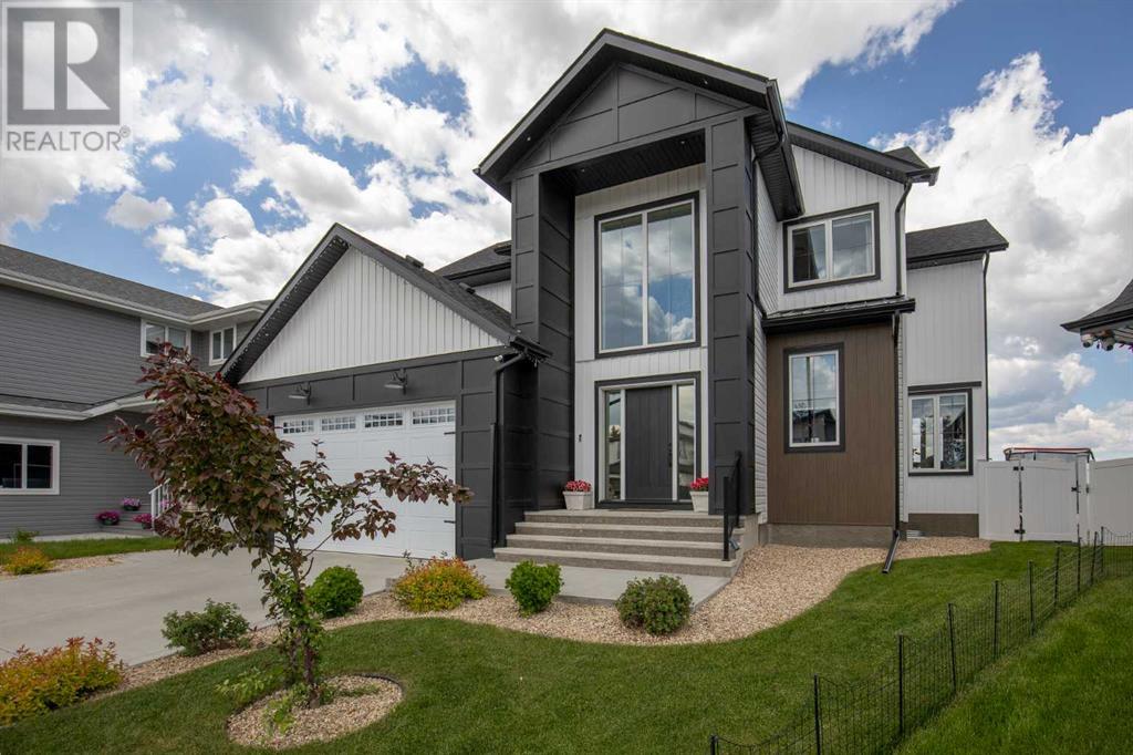 8 Cameron Ct, Lacombe, AB T4L 0K3