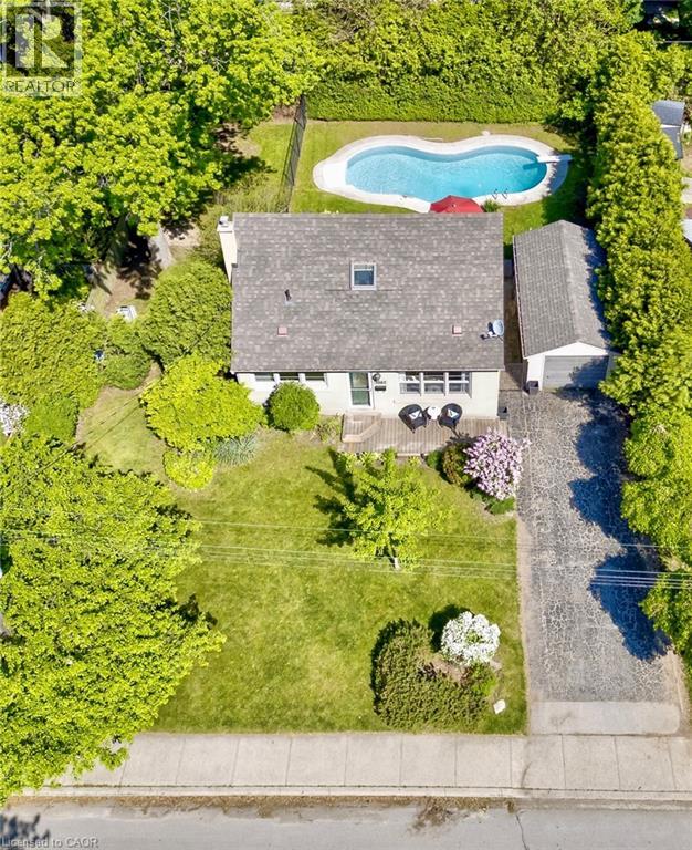 2067 Maplewood Dr, Burlington, ON L7R 2C6