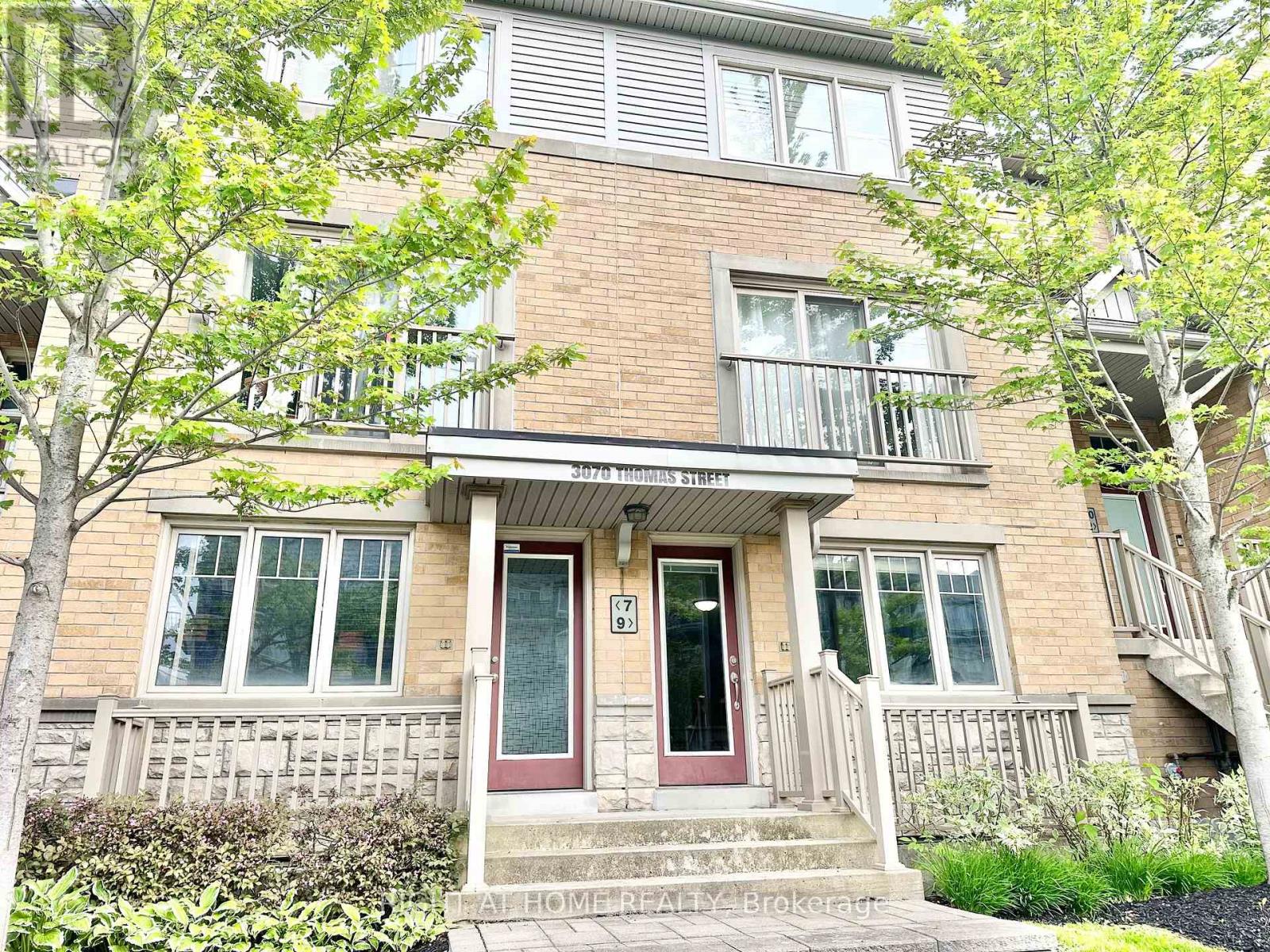 9 3070 Thomas St, Mississauga, ON L5M 0T2