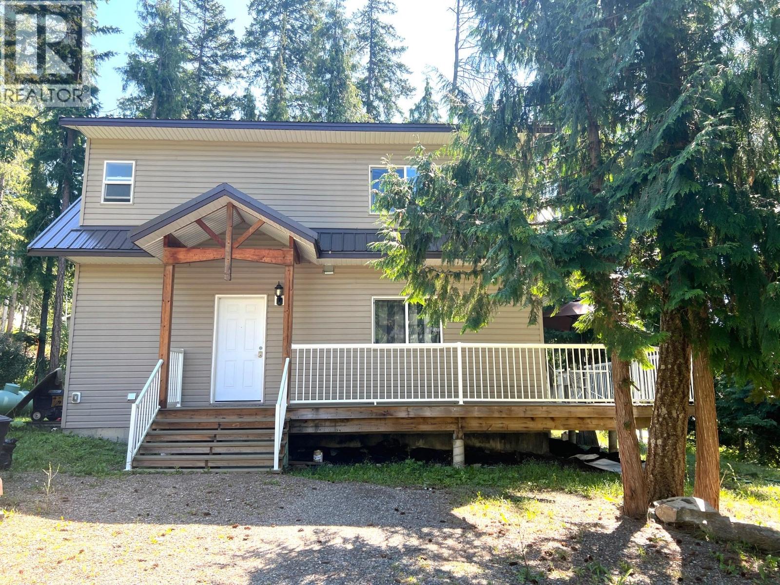 7461 Stampede Trl, Anglemont, BC V0E 1M8