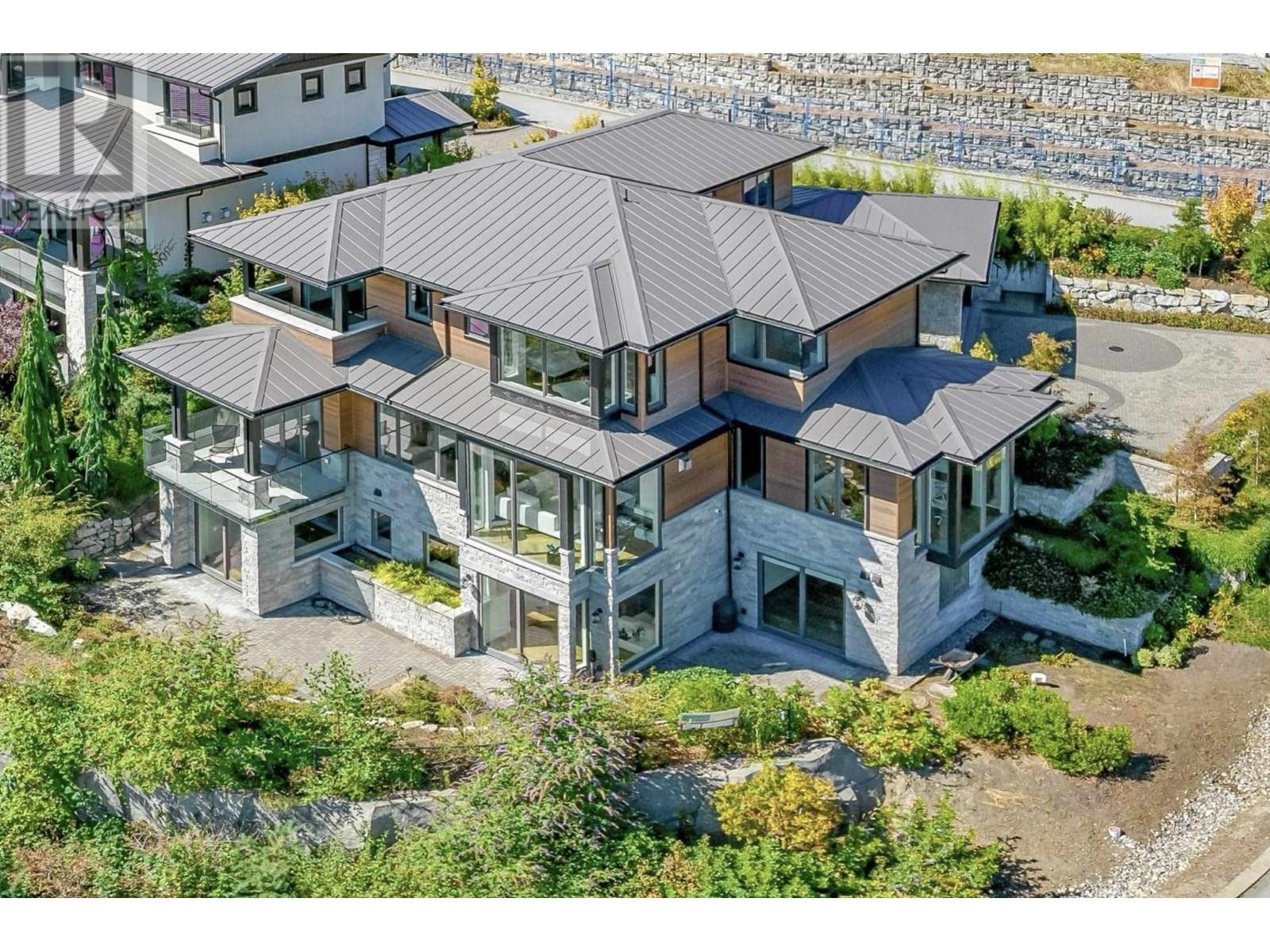 2121 Union Ct, West Vancouver, BC V7S 0B1