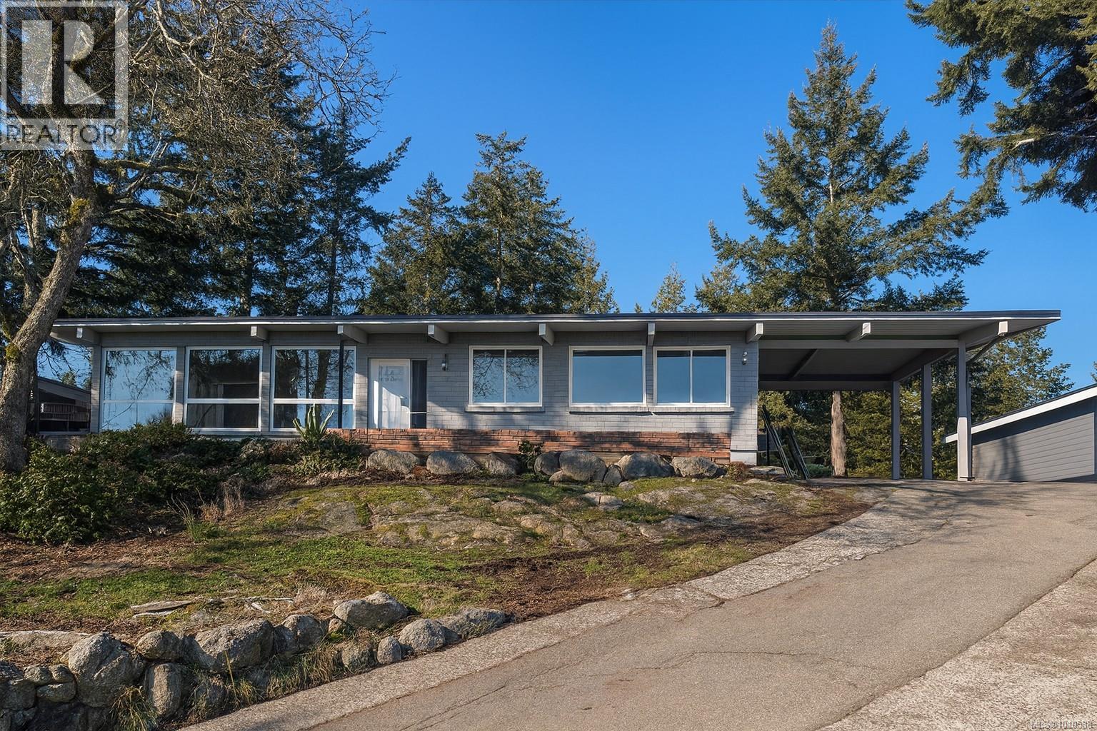 107 Island Hwy, Victoria, BC V9B 1P1