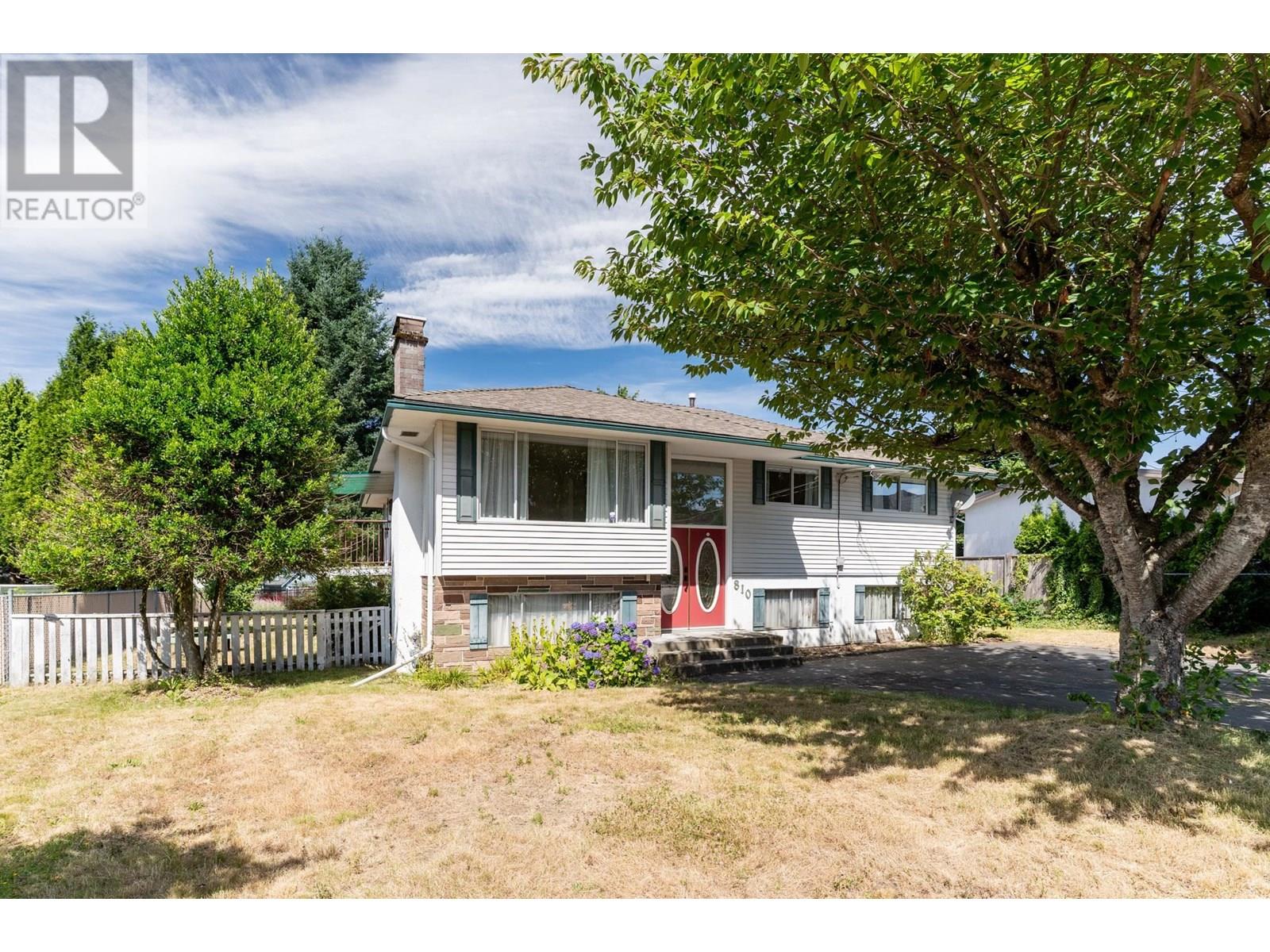 810 Longlac St, Coquitlam, BC V3J 5J8