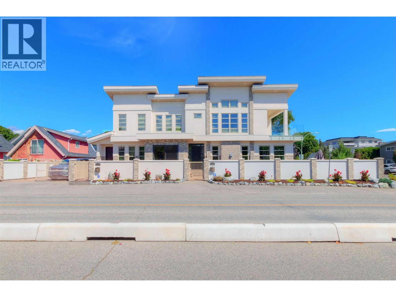 2575 Abbott St, Kelowna, BC V1Y 9T9