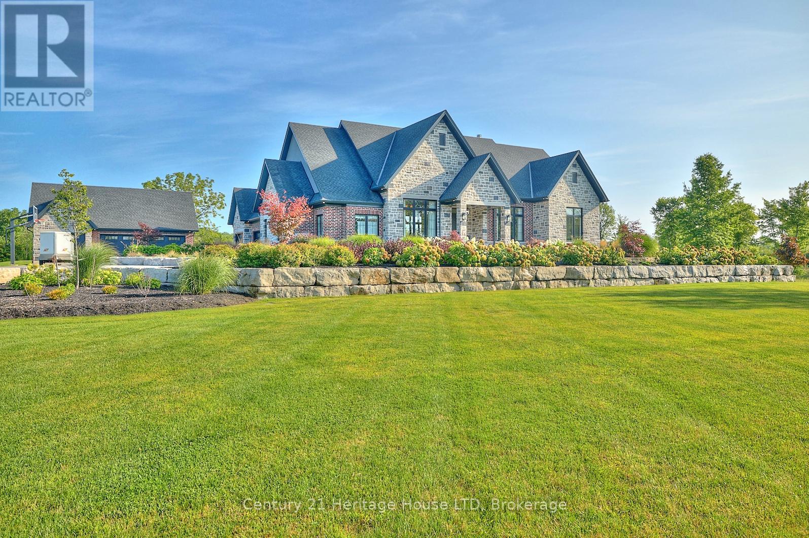 1716 Rebecca St, Fort Erie, ON L2A 5M4