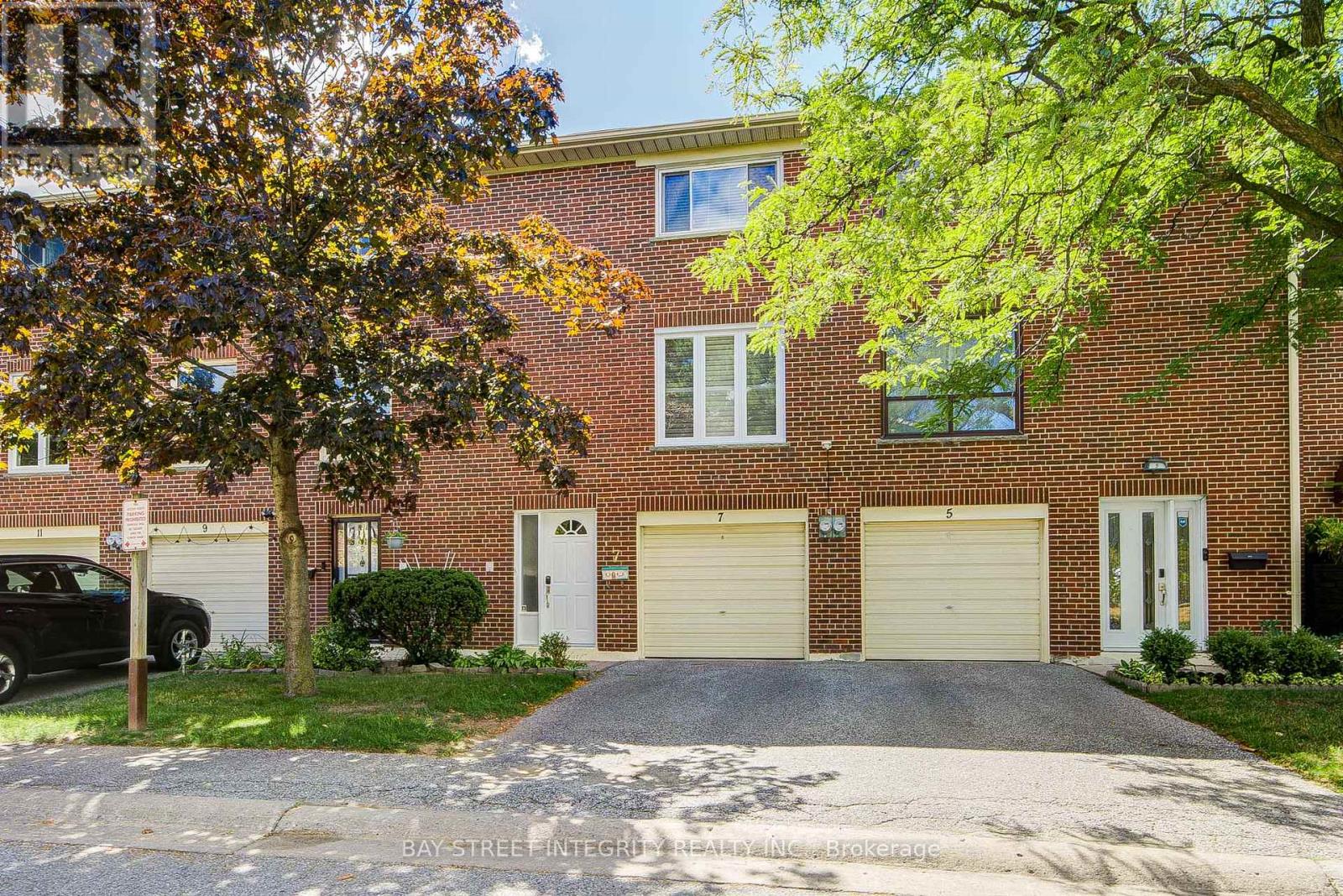 7 Lepus Starway, Toronto Henry Farm, ON M2J 1M9