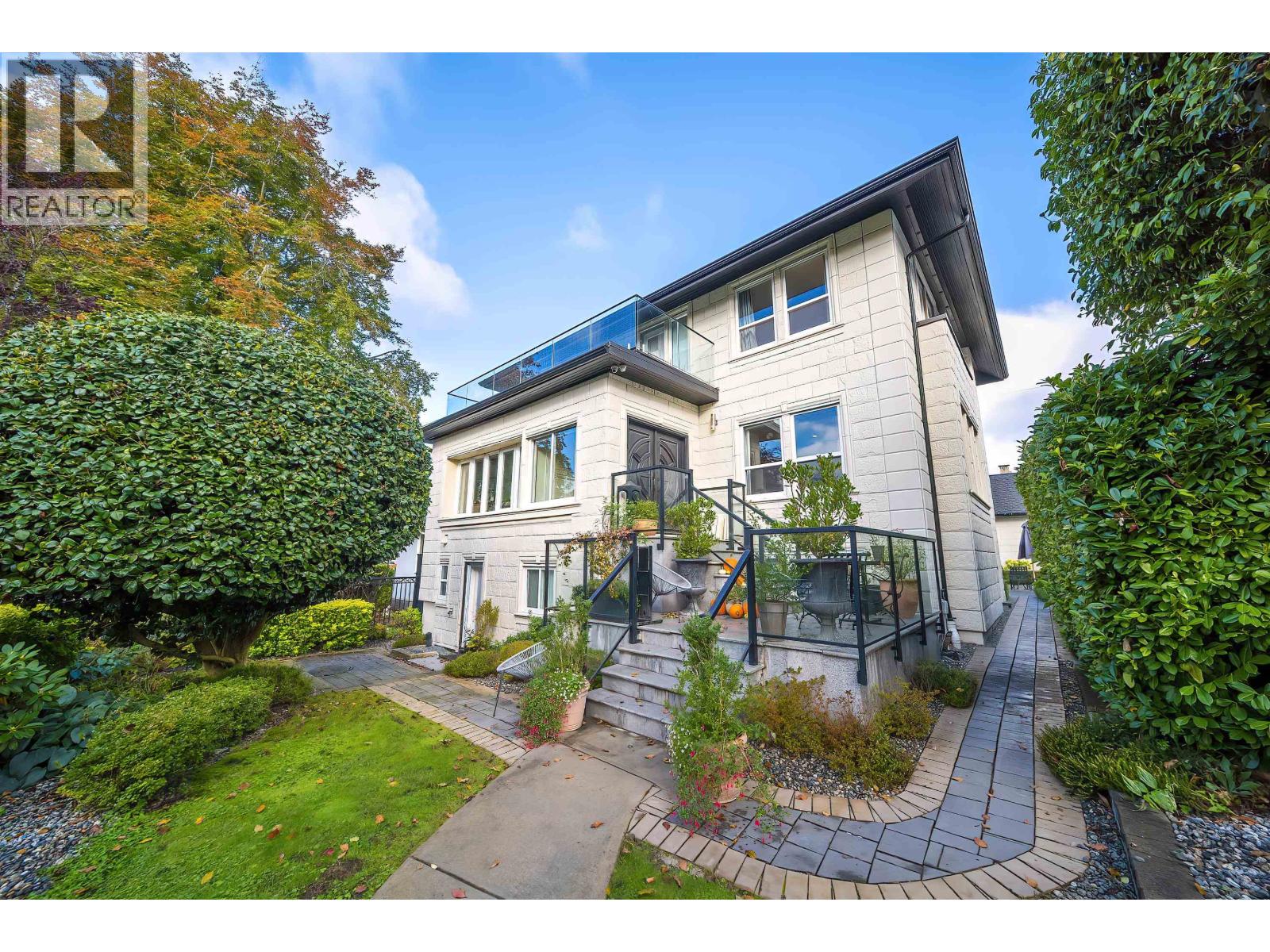 3765 W 3rd Ave, Vancouver, BC V6R 1M2