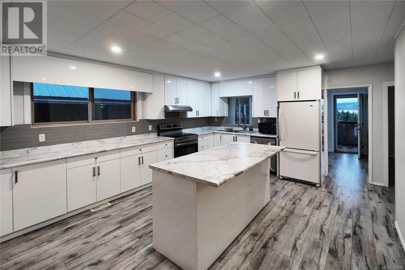 18 Gillespie St S, Nanaimo, BC V9R 4Y3