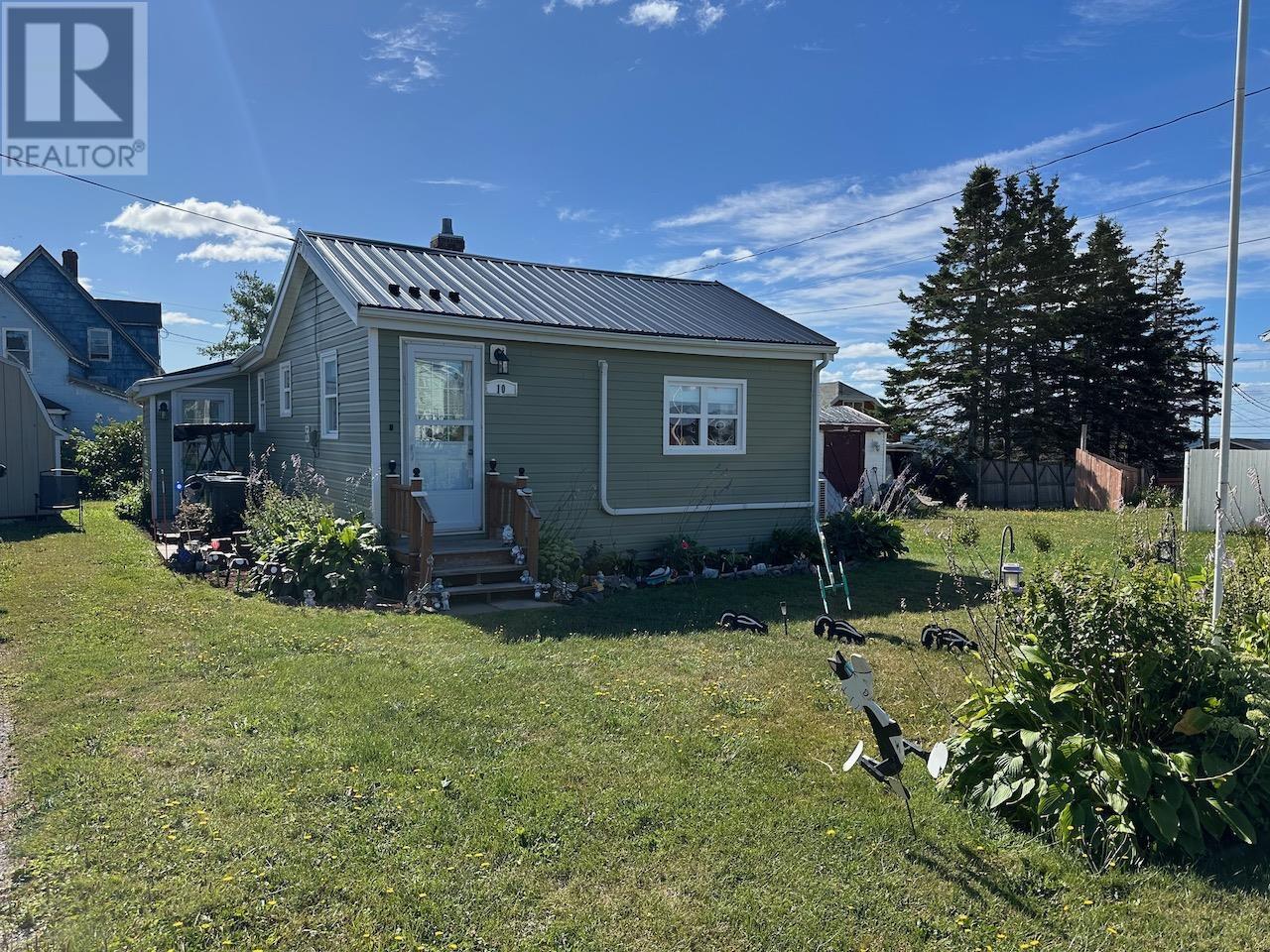 10 Chapel Ave, Souris, PE C0A 2B0