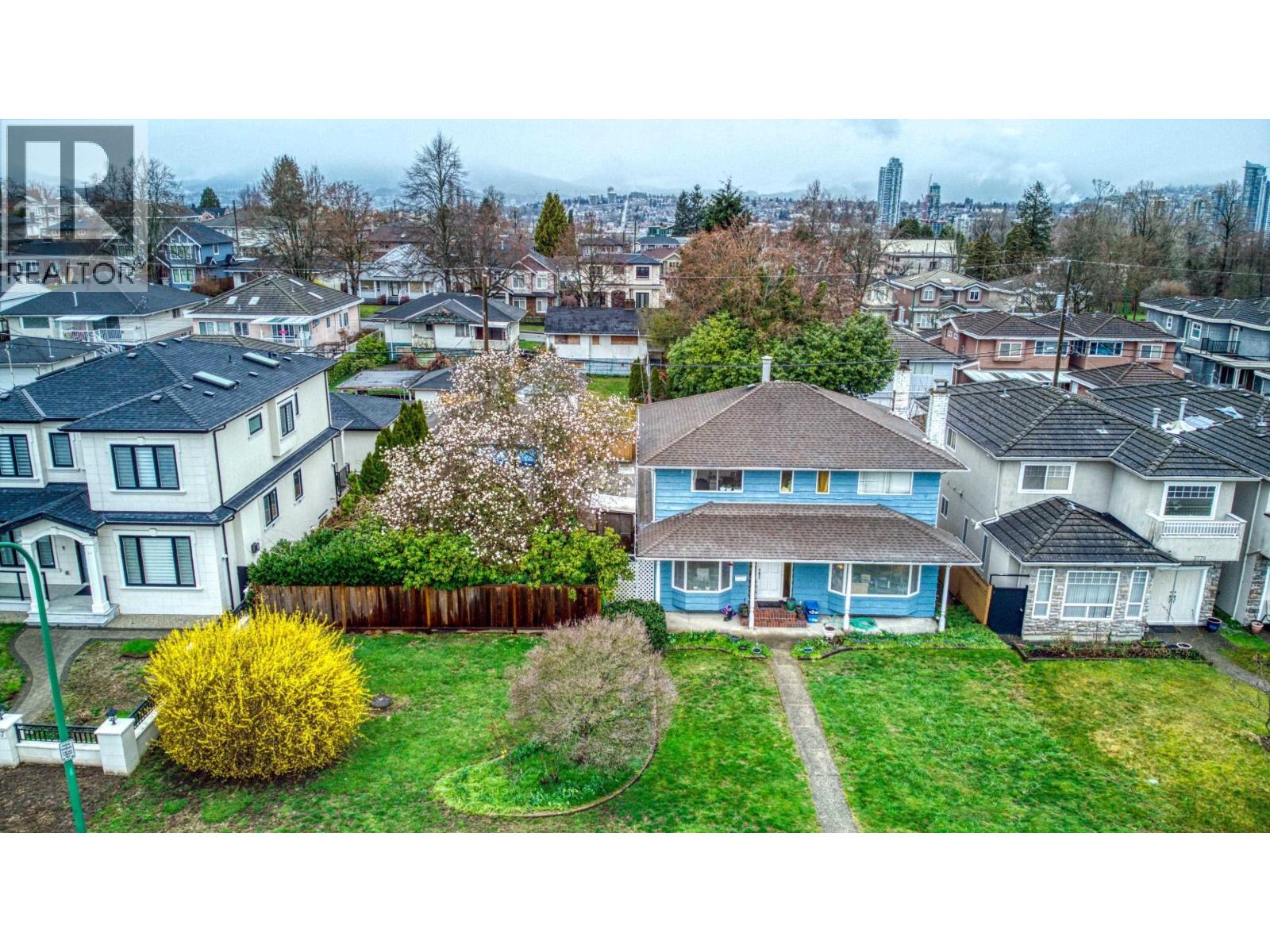 3775 Elmwood St, Burnaby, BC V5G 1R8