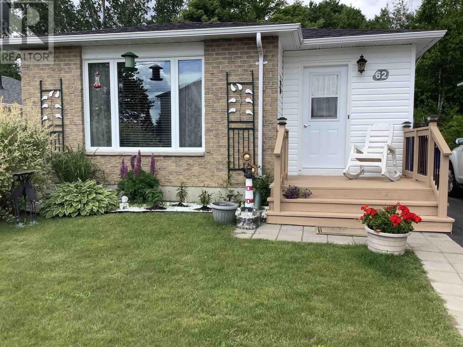 62 Taylor Blvd, Elliot Lake, ON P5A 3H8