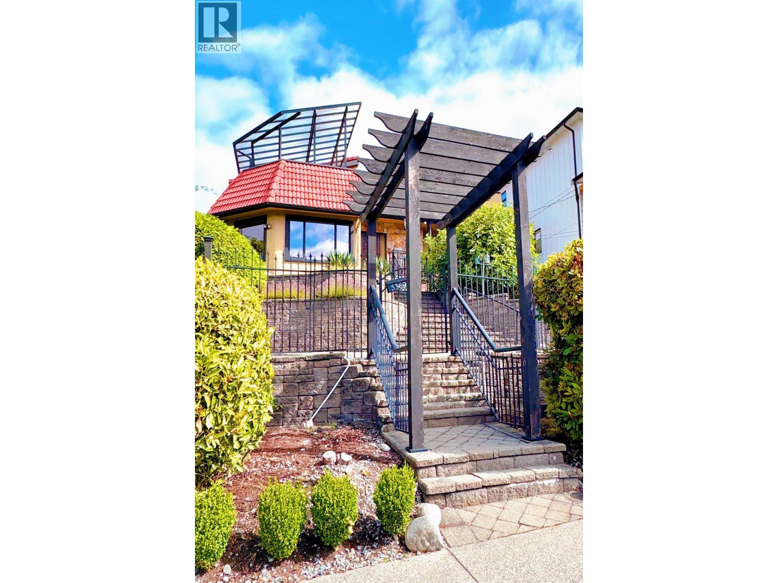 5369 Patrick St, Burnaby, BC V5J 3B2