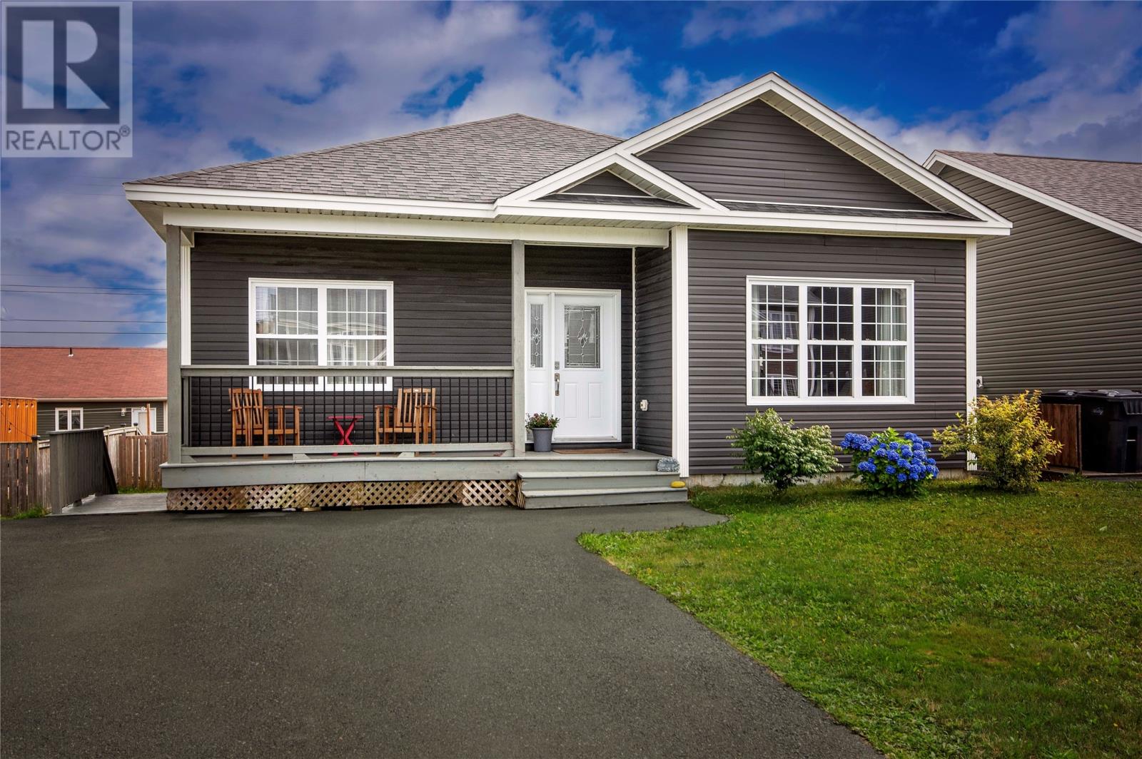 10 Bridgeport St, Paradise, NL A1L 4C2