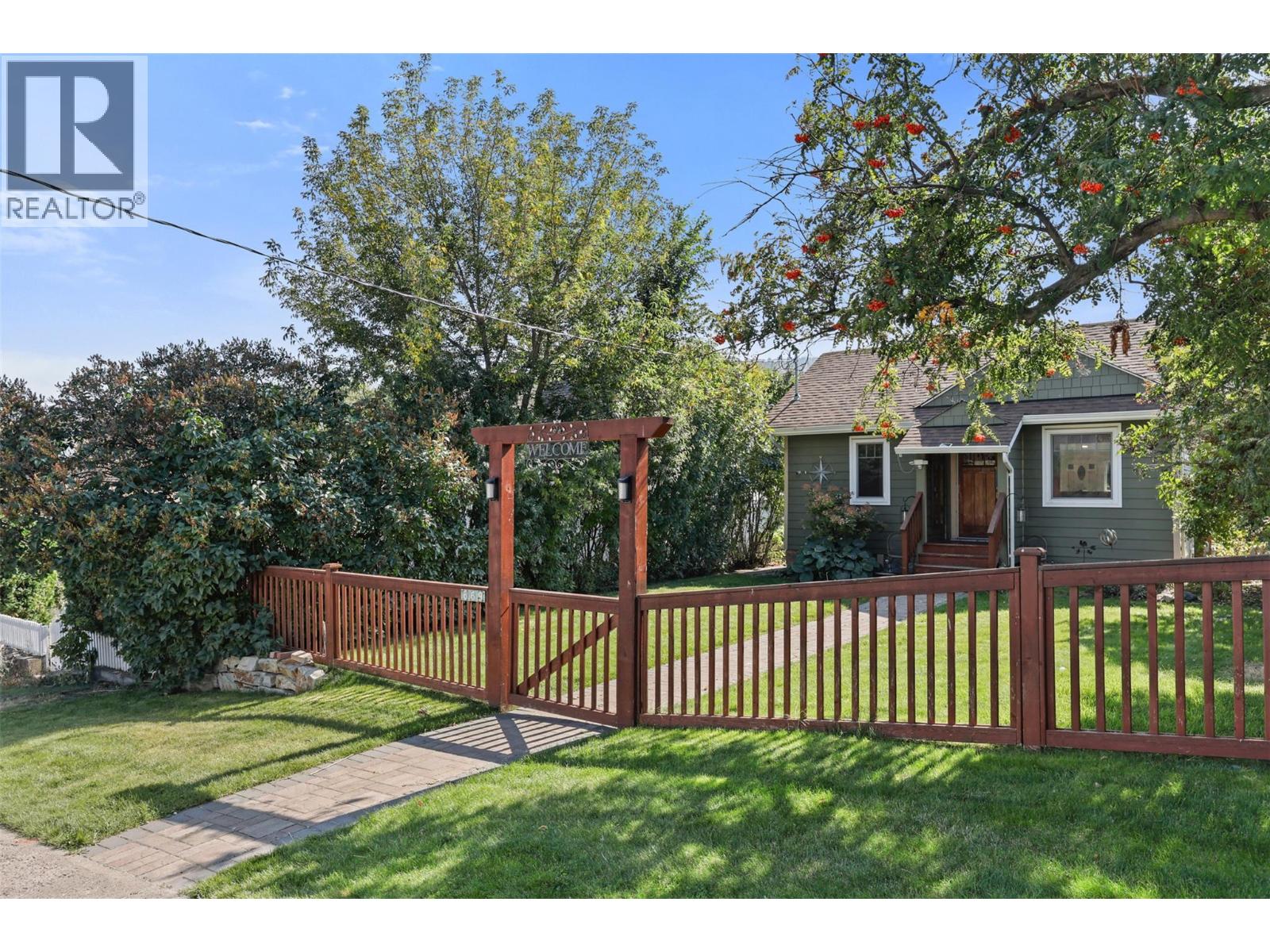 669 Pine St, Kamloops, BC V2C 2Z6