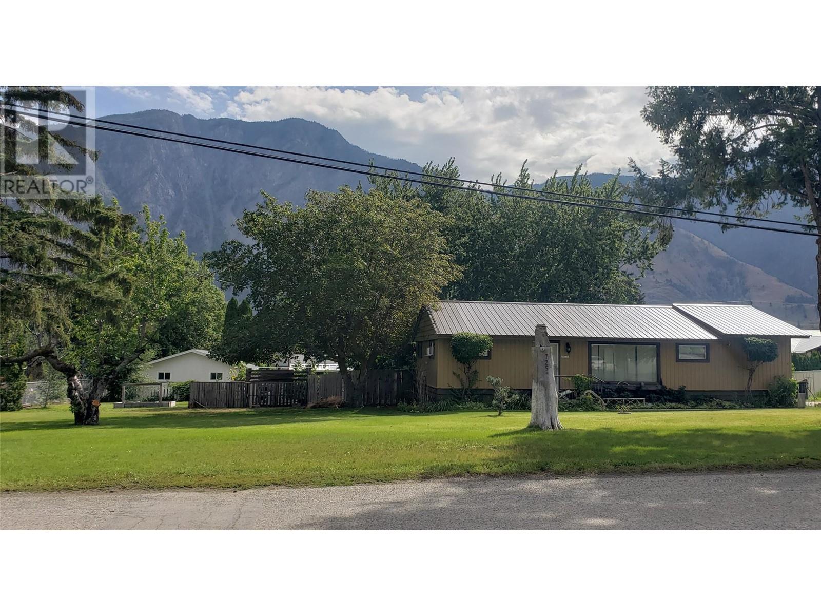 2 2nd Ave Avenue Unit 725 Ave #725, Keremeos, BC V0X 1N2