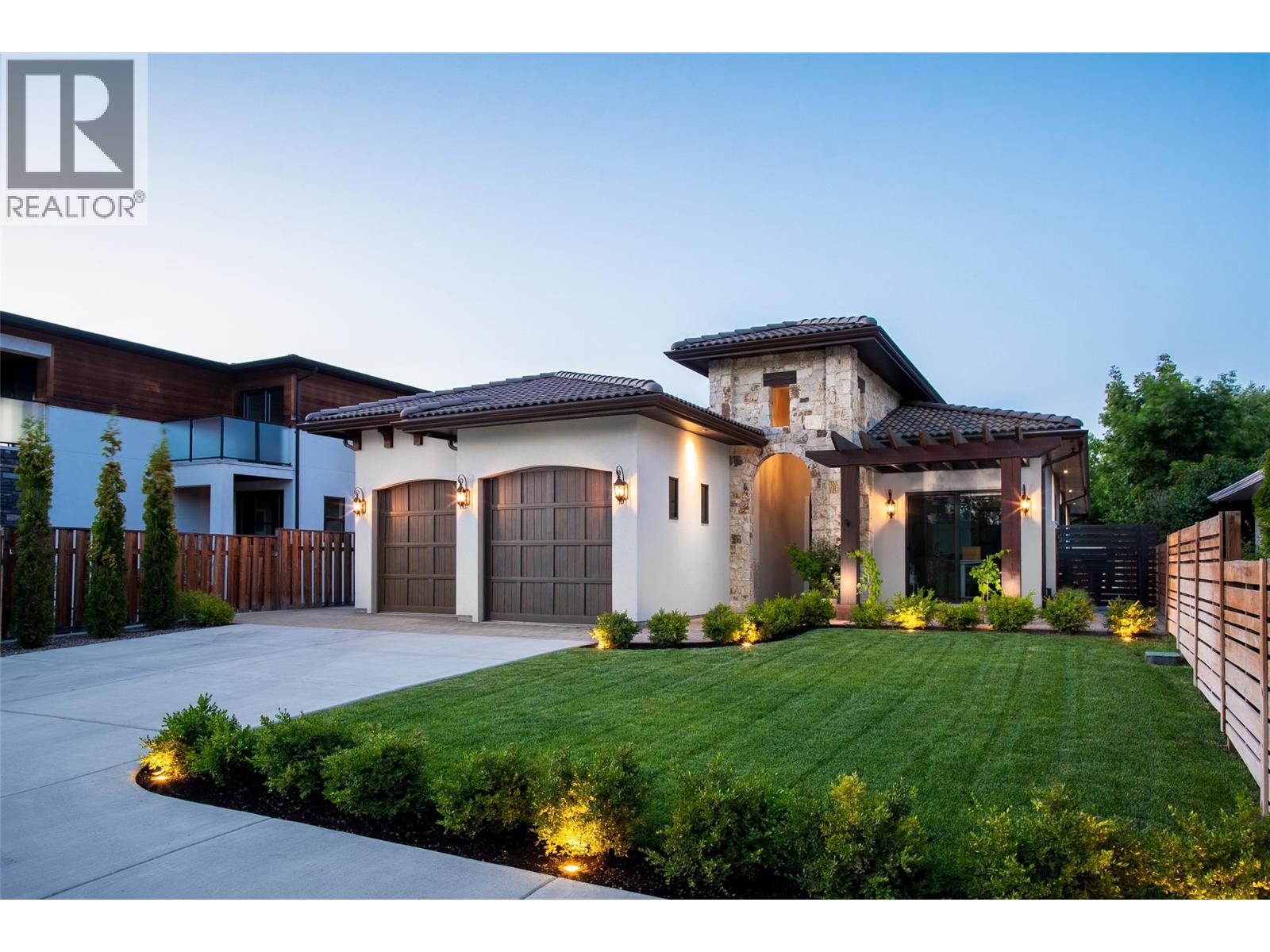 3567 Lakeshore Rd, Kelowna, BC V1W 3K1