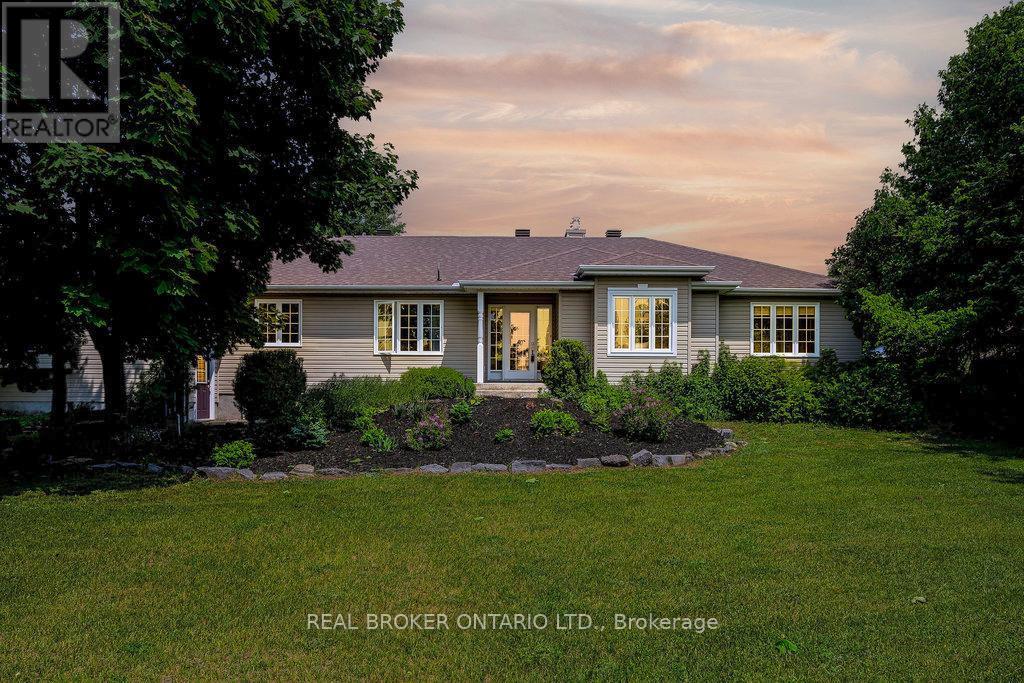 3374 Greenland Rd, Ottawa, ON K0A 1T0