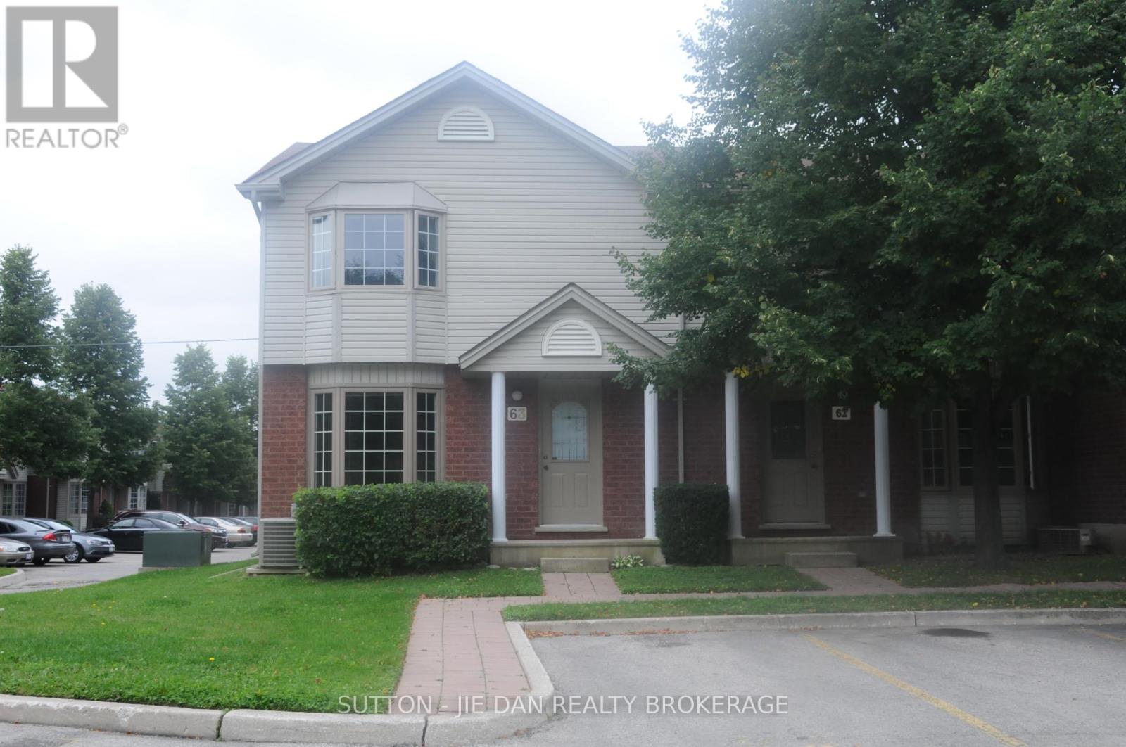 63 70 Chapman Ct, London, ON N6G 4Z4