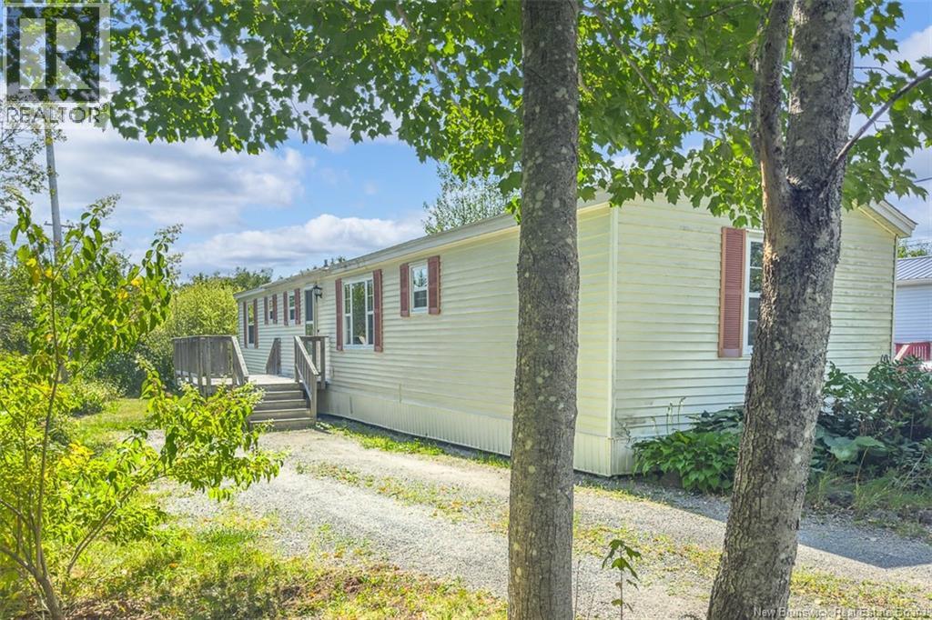 10 Daley St, Lincoln, NB E3B 6Z5
