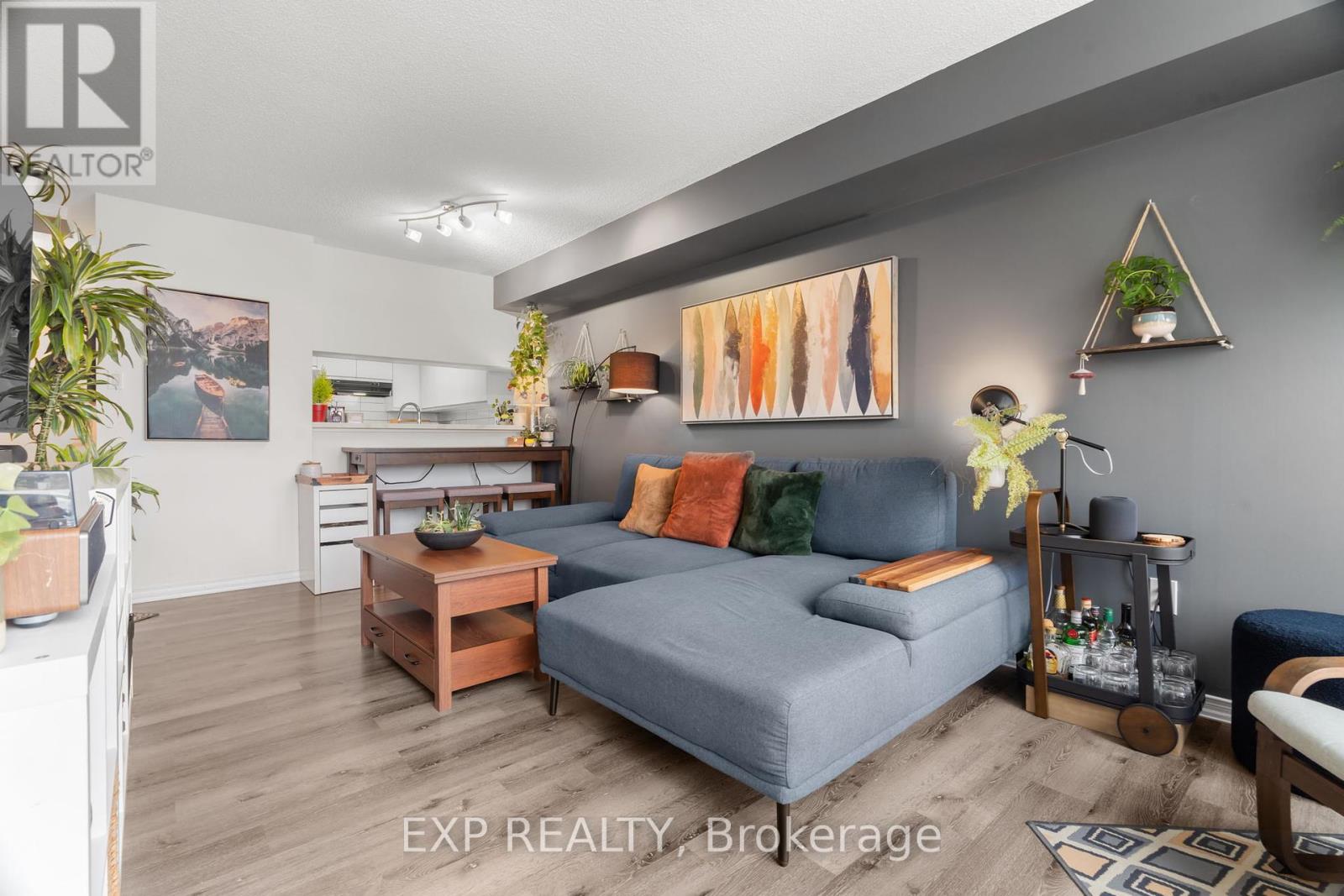706 75 King St E, Mississauga, ON L5A 4G5
