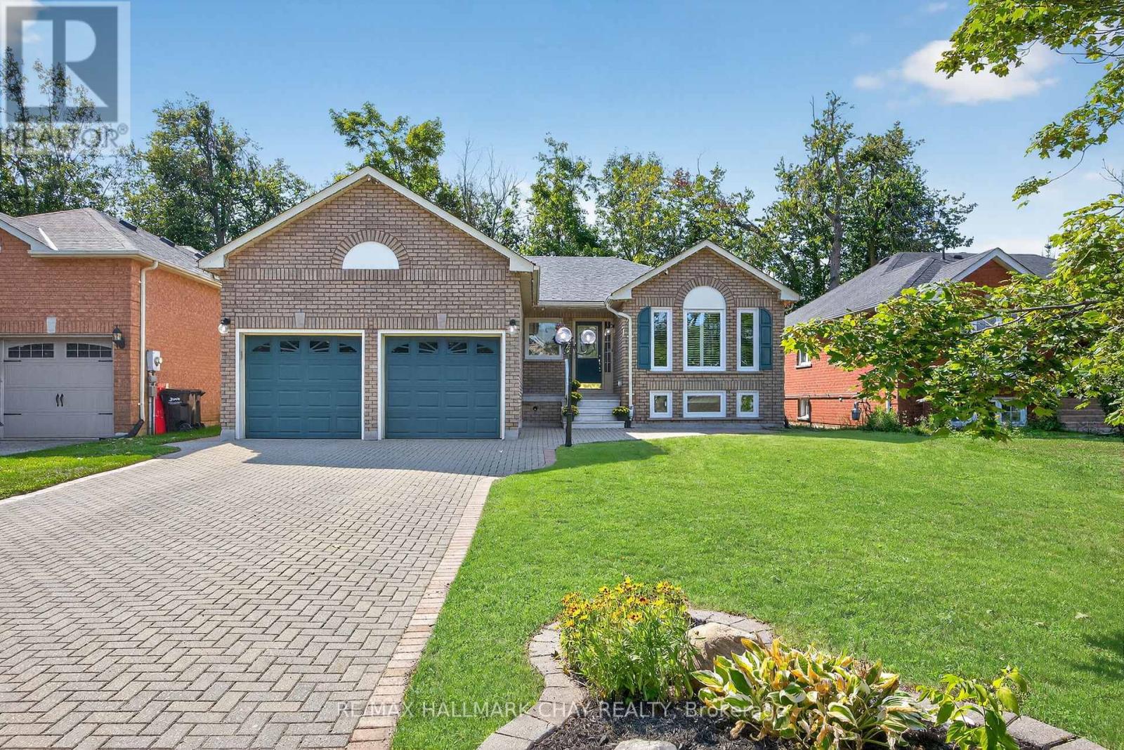 107 Brown St, Barrie, ON L4N 7V6
