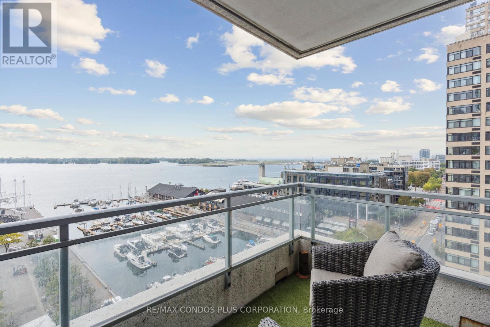 1221 230 Queens Quay W, Toronto, ON M5J 2X1