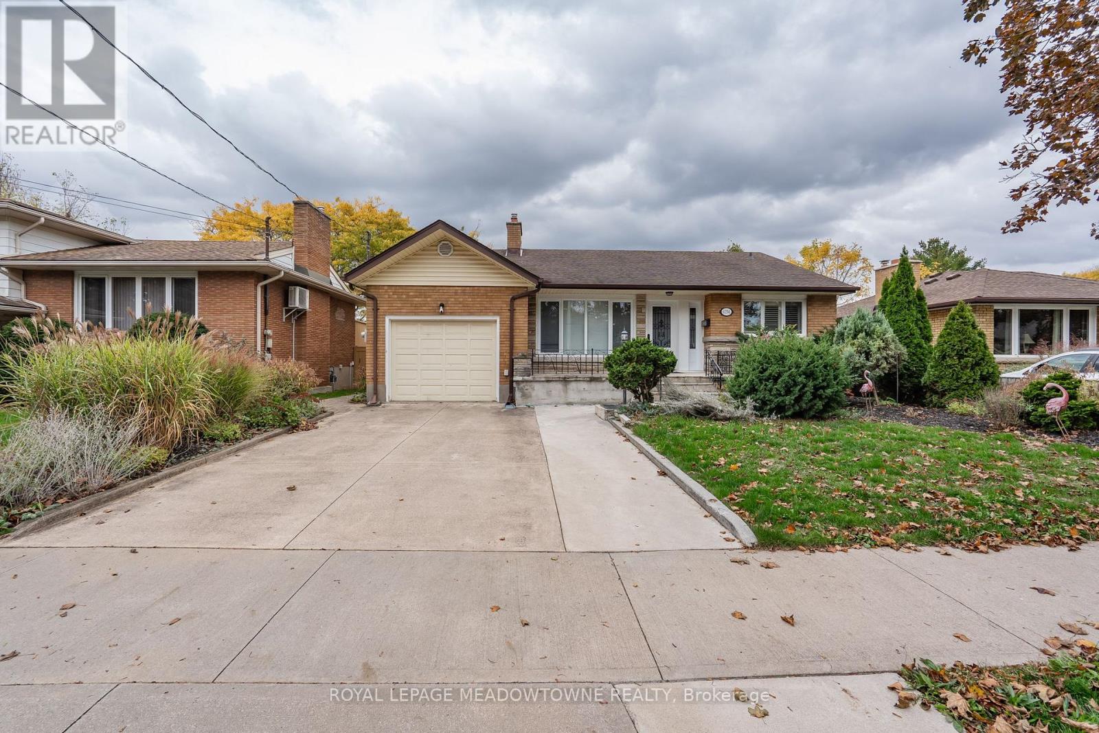6256 Balmoral Ave, Niagara Falls, ON L2E 3A6