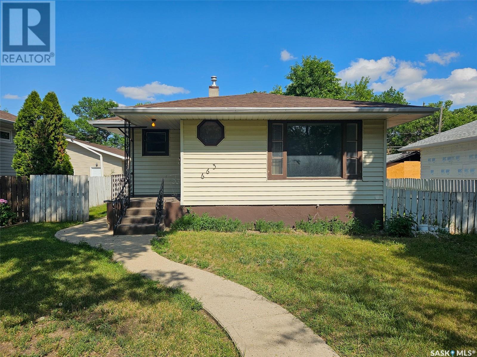 663 4 Avenue Northwest, Swift Current, SK S9H 3W4