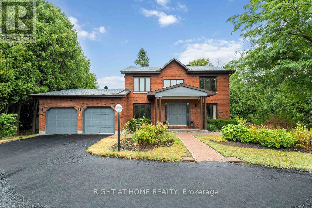 2 Muirfield Gdns, Ottawa, ON K2R 1B8