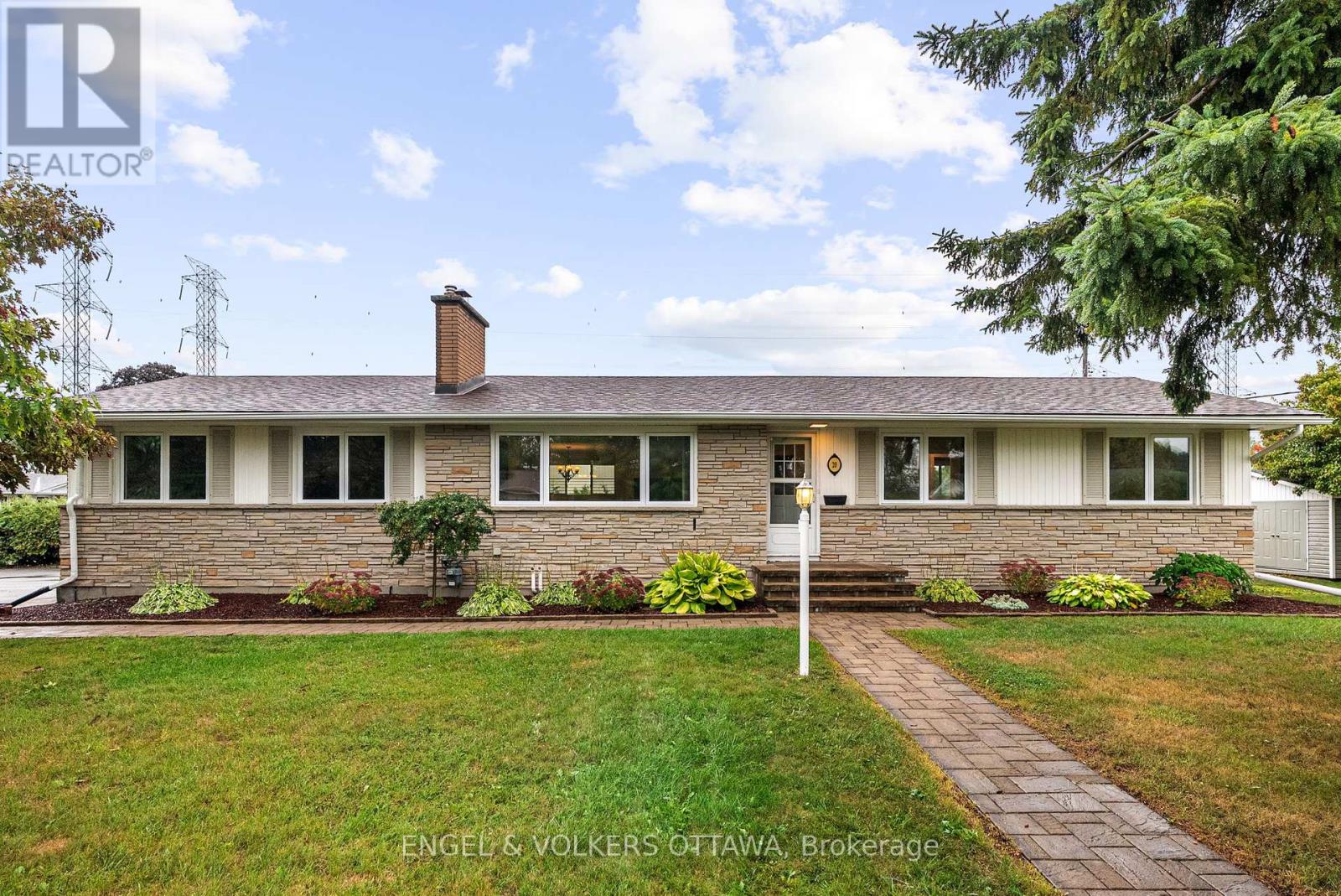 20 Gary Ave, Ottawa, ON K2G 3L3