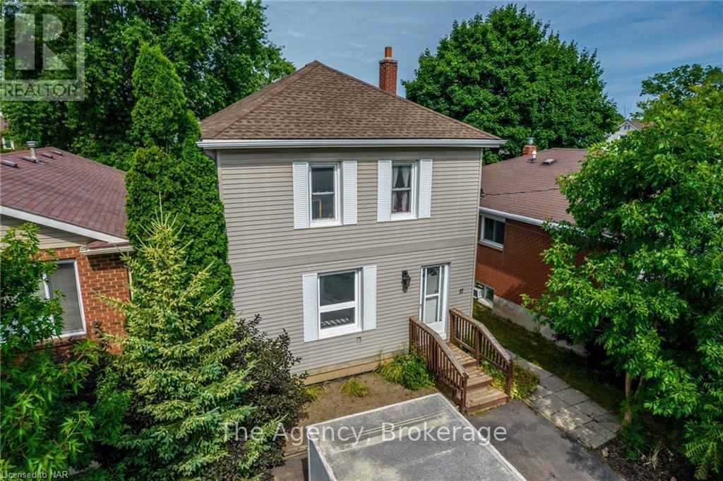 17 Wilton Ave, Welland, ON L3C 1Z8