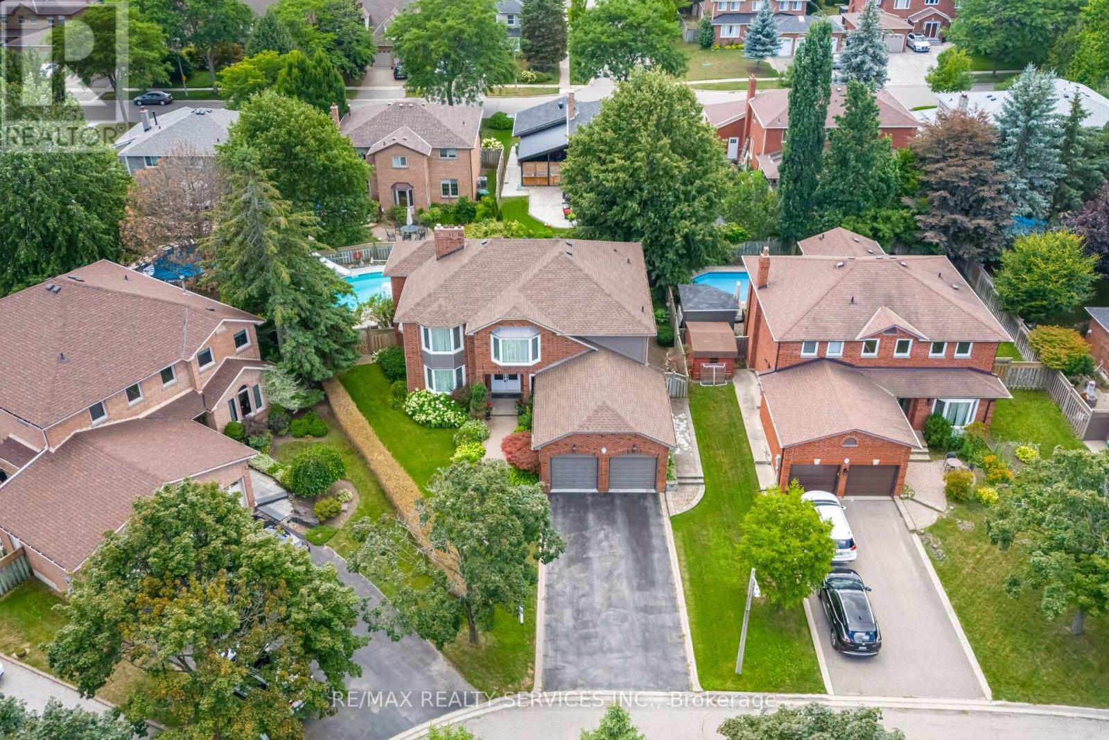 15 Brookbank Ct, Brampton, ON L6Z 3G4