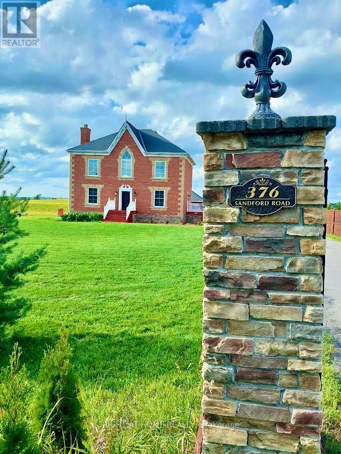 376 Sandford Rd, Uxbridge, ON L0C 1E0