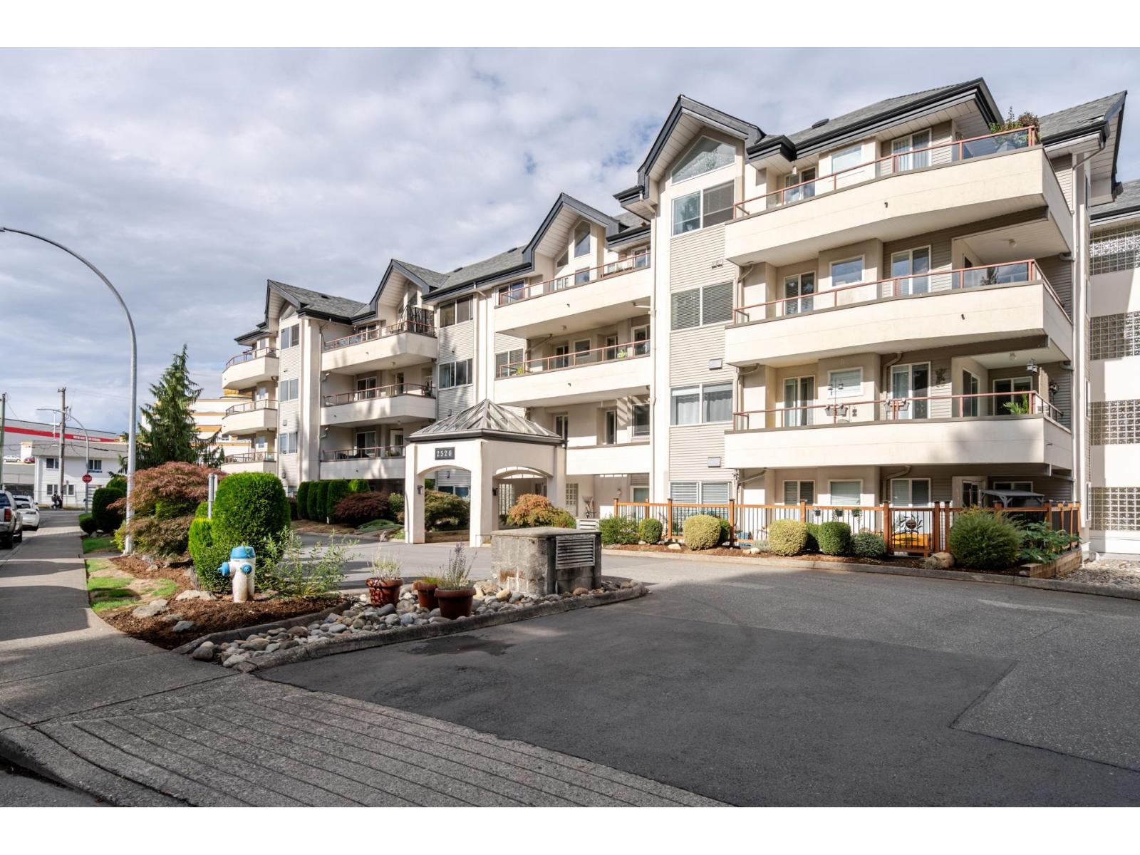 2526 Lakeview Crescent Unit 105, Abbotsford, BC V2S 3A9