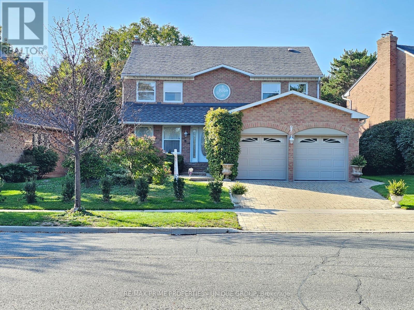9 Longwater Chase, Markham Unionville, ON L3R 4A1