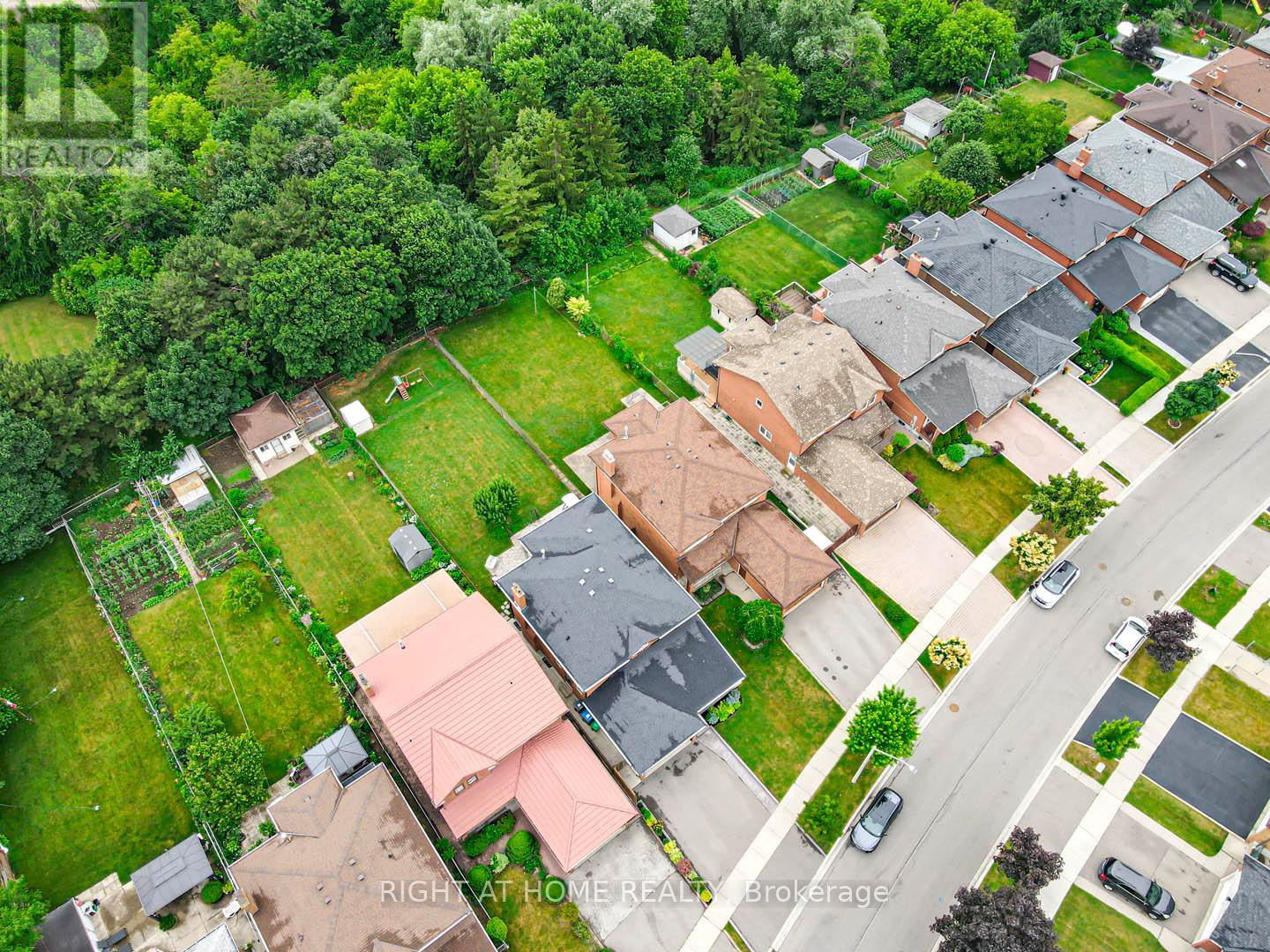 3070 Nawbrook Rd, Mississauga, ON L4X 2V5