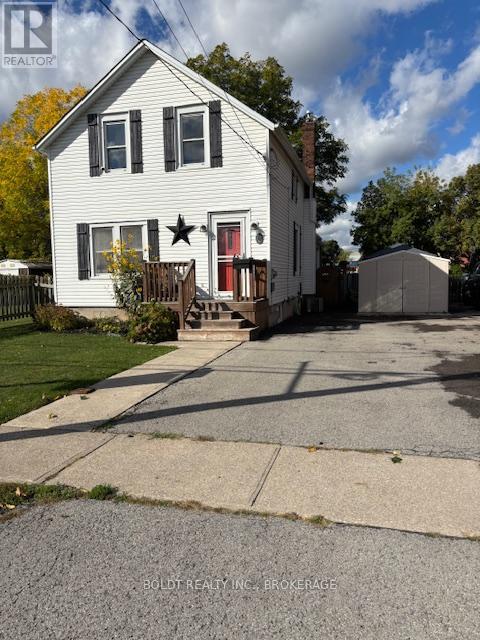 73 Chapel St N, Thorold, ON L2V 2E5