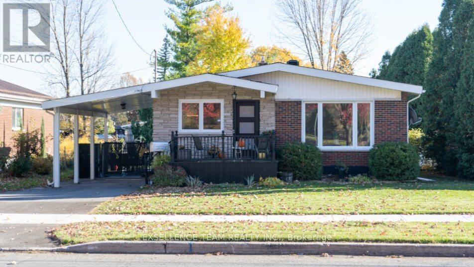 1010 Queen St, Cornwall, ON K6J 1P4