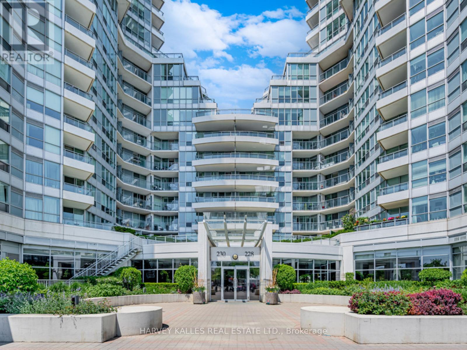 1115 228 Queens Quay W, Toronto, ON M5J 2X1