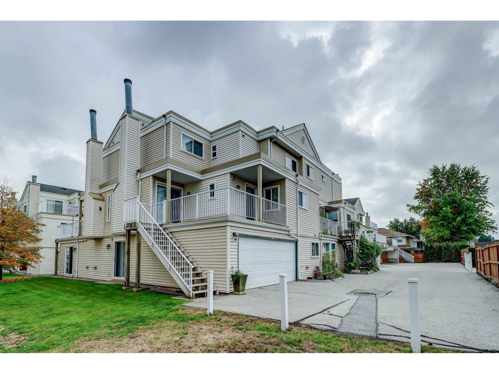 10077 156 Street Unit 200, Surrey, BC V3R 4L6