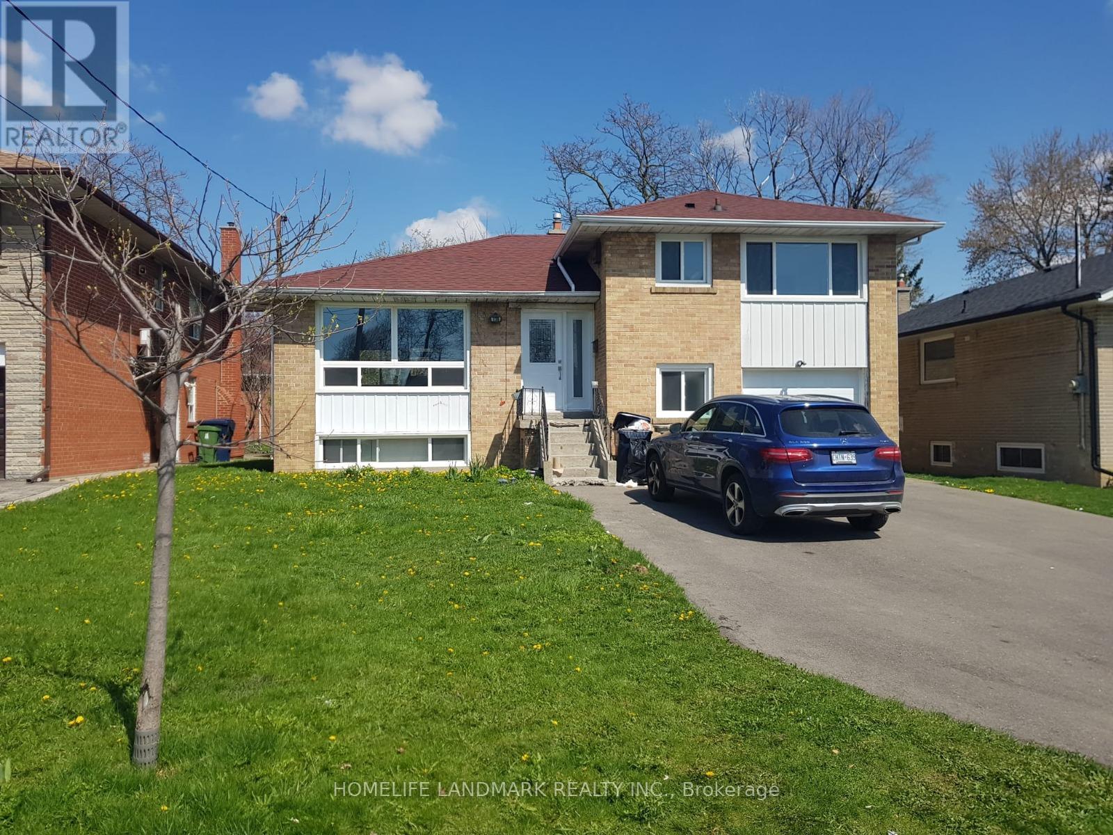 174 Pannahill Rd, Toronto Bathurst Manor, ON M3H 4N7